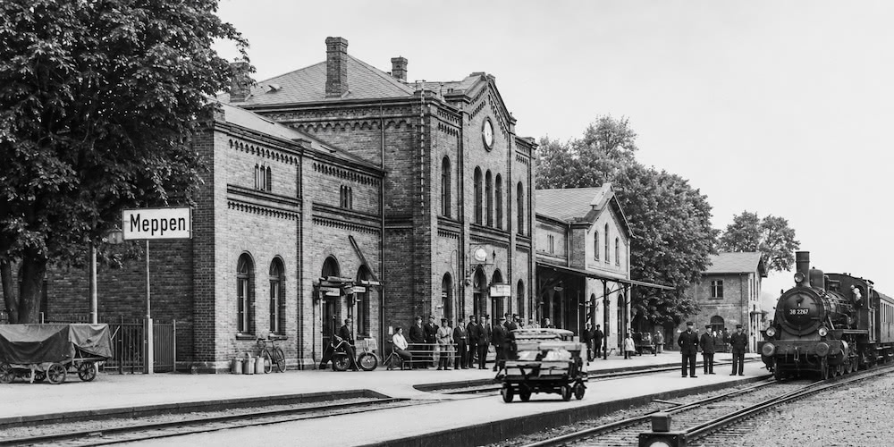 Bahnhof Meppen Rückseite mit Bahnsteig